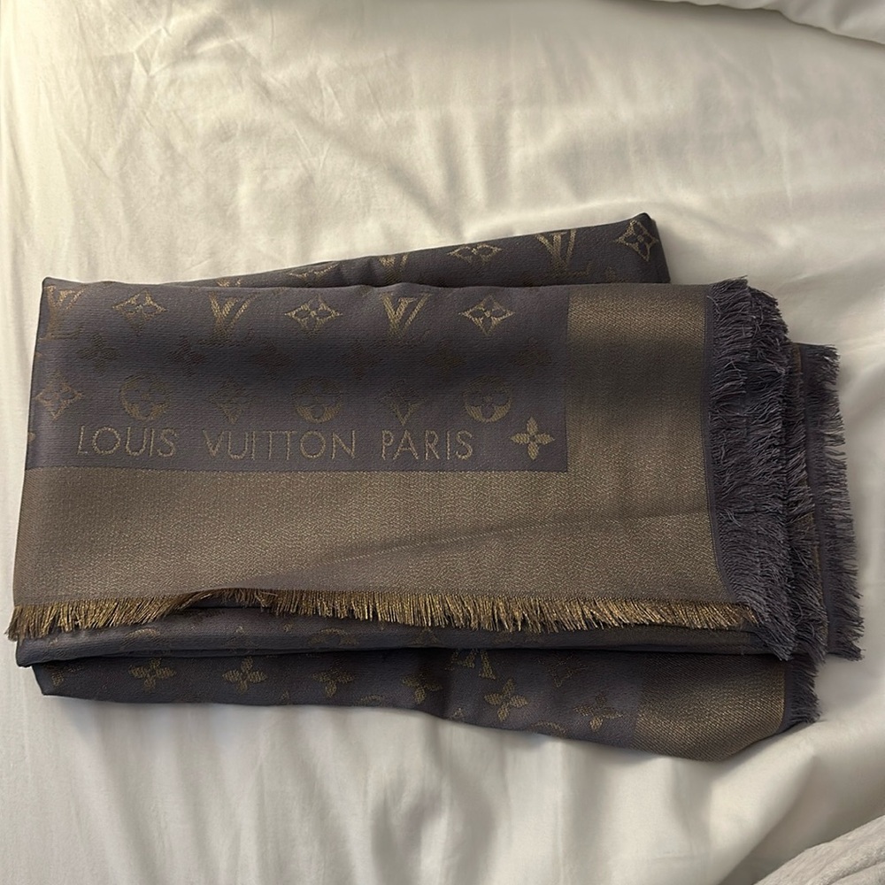 Louis Vuitton Chale monogram silk stole brand new